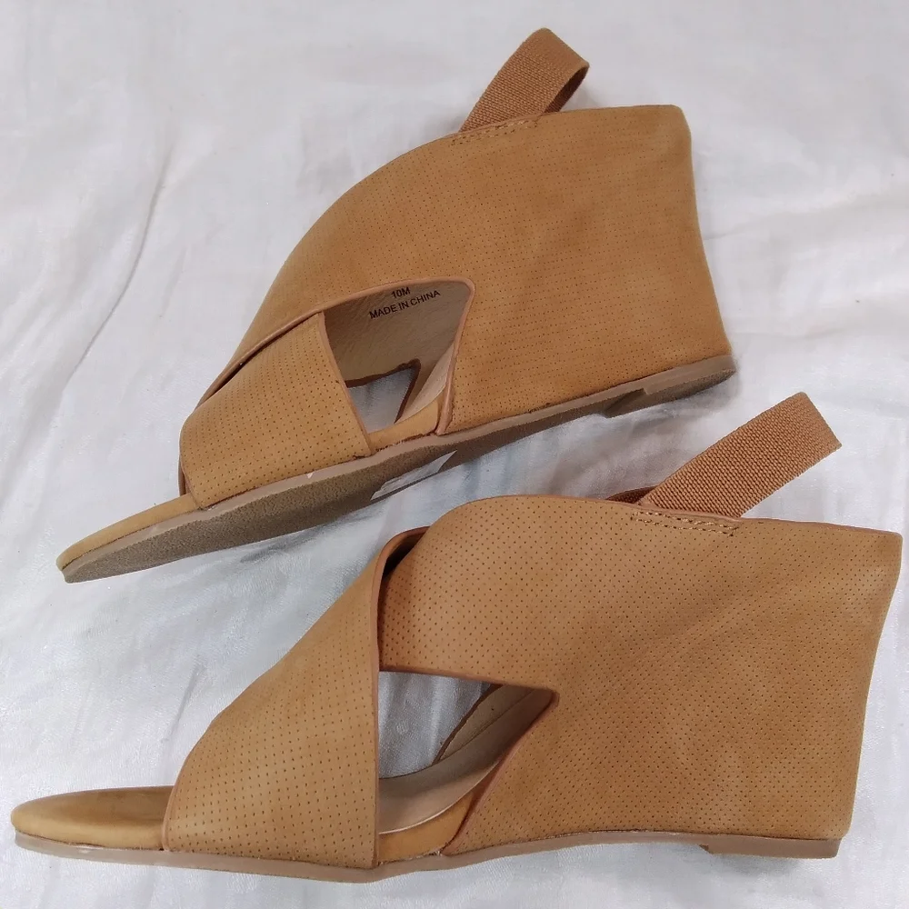 Matisse Harlow Cognac Brown SANDALS Womens Size 10M Criss Cross Perforated Wedge
